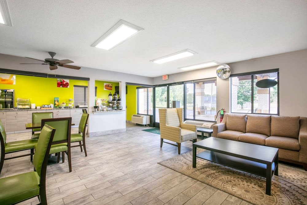 Quality Inn & Suites Metropolis I-24 3