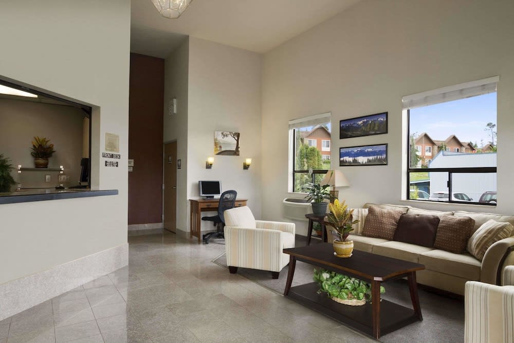 Super 8 by Wyndham Port Angeles at Olympic National Park 2
