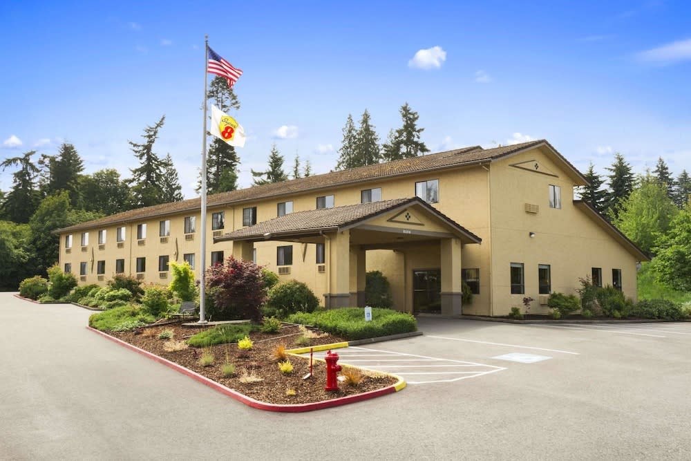 Super 8 by Wyndham Port Angeles at Olympic National Park 1