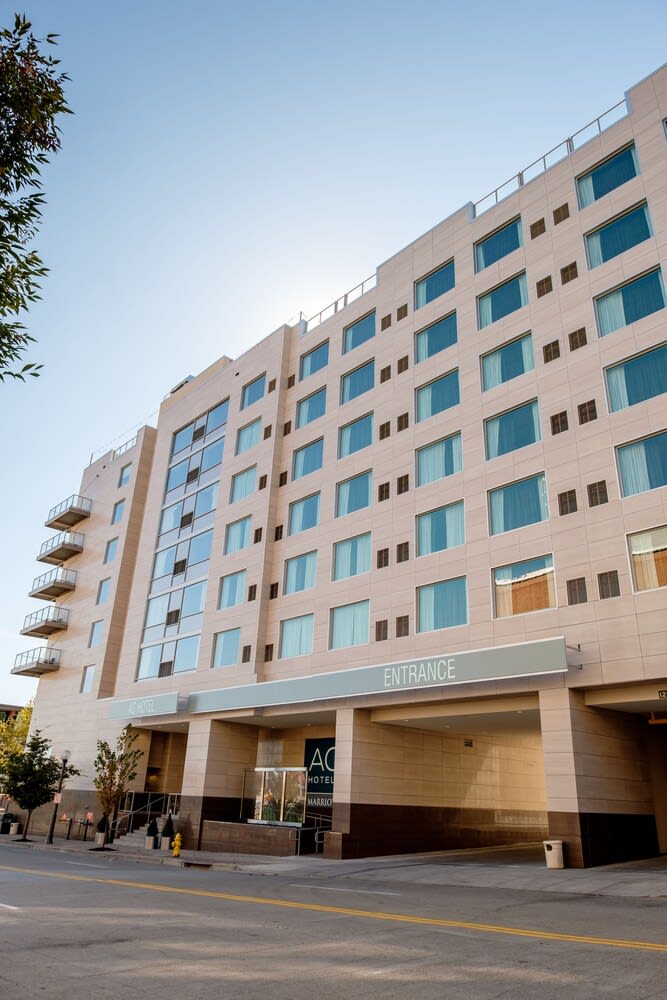 AC Hotel by Marriott Cincinnati at The Banks 1