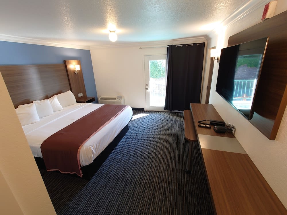 Reagan Resorts Inn 1