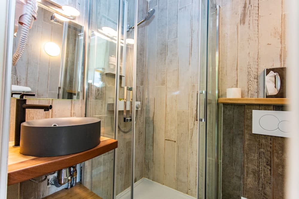 Logis Hôtel de France - Face à la Mer 4