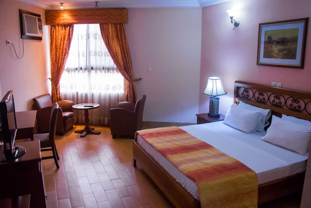 Dees Hotels, Apartments and Suites 2