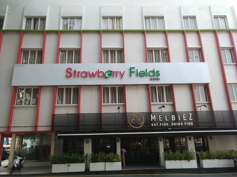 Hotel Strawberry Fields 1