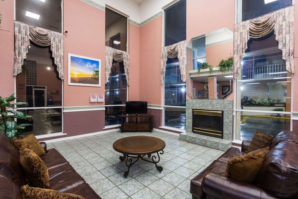 Days Inn & Suites by Wyndham Port Richey 2