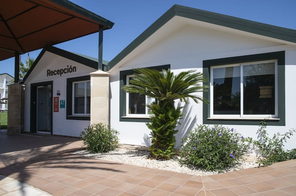 Pierre & Vacances Menorca Cala Blanes 2