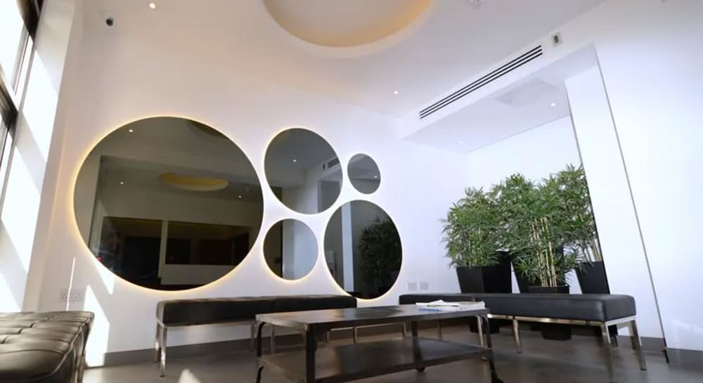 Pelican London Hotel and Residence 3