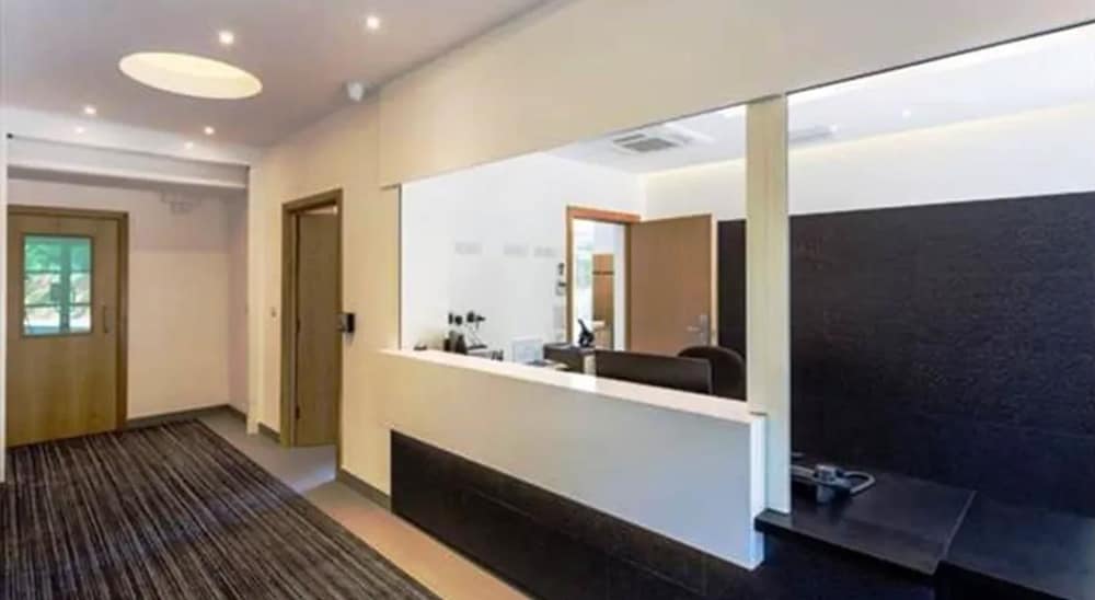 Pelican London Hotel and Residence 4