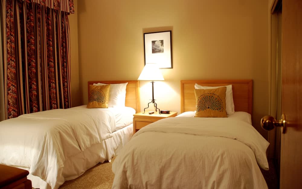Rosellen Suites at Stanley Park 2
