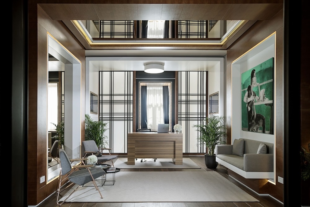 Dominic Smart & Luxury Suites - Parliament 2