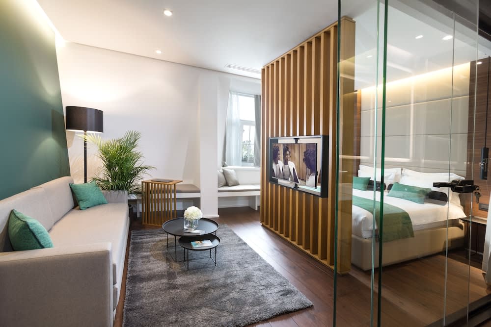 Dominic Smart & Luxury Suites - Parliament 1