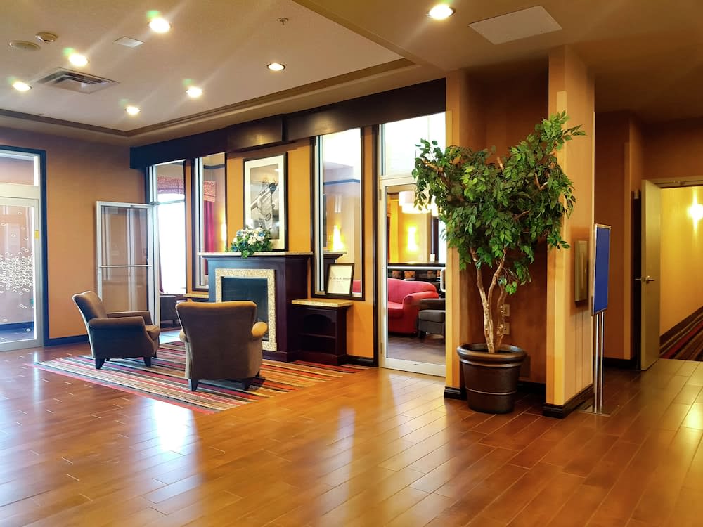 Hampton Inn & Suites by Hilton Edmonton International Airport 2