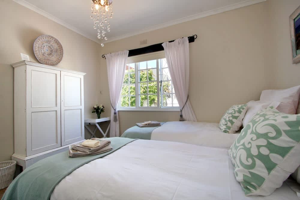 Hout Bay Beach Cottage 2