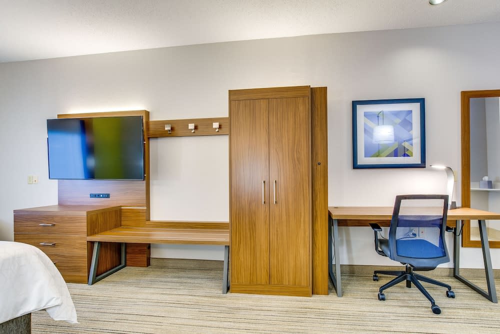 Holiday Inn Express VINCENNES by IHG 2