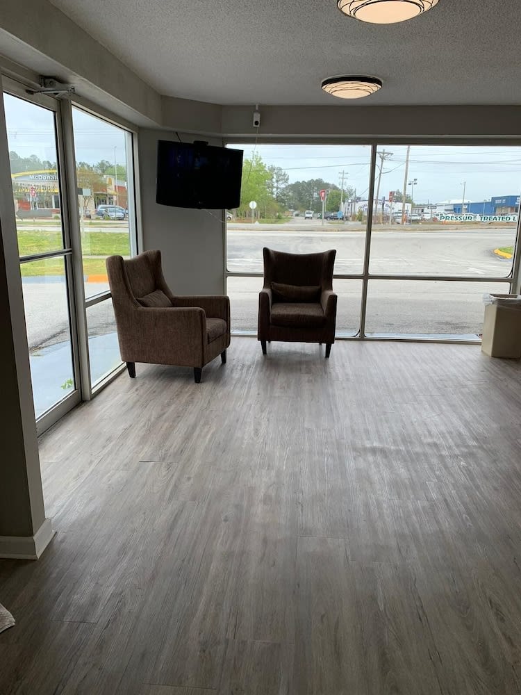 Econo Lodge Cherry Point 2