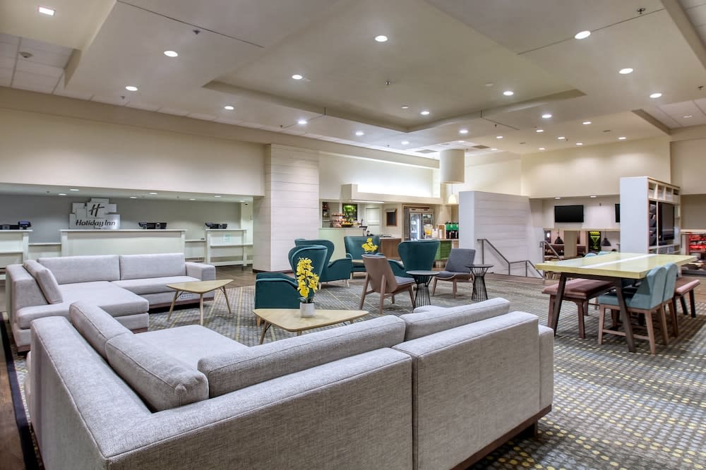 Holiday Inn & Suites ATLANTA AIRPORT-NORTH by IHG 2
