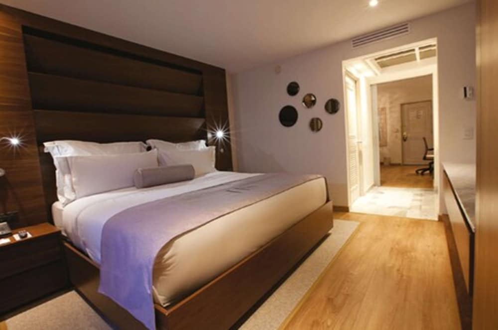 HS HOTSSON Hotel Leon 1