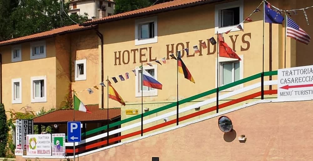 HOTEL HOLIDAYS a Barrea - Natura, Relax e Benessere nel Parco d'Abruzzo 1