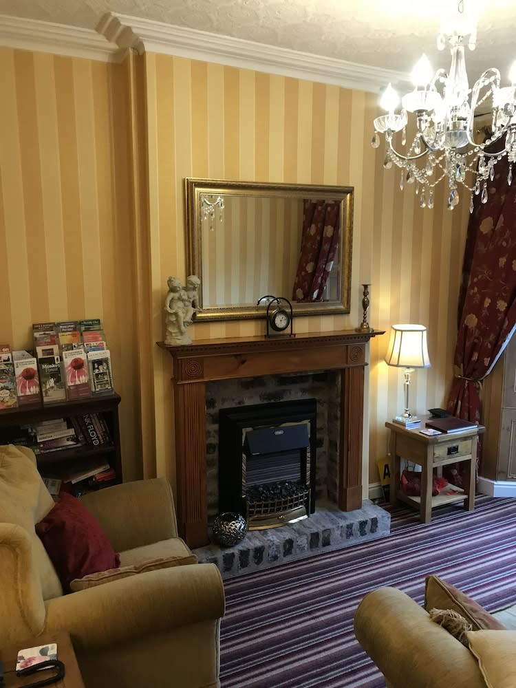Clayhanger Guest House 2