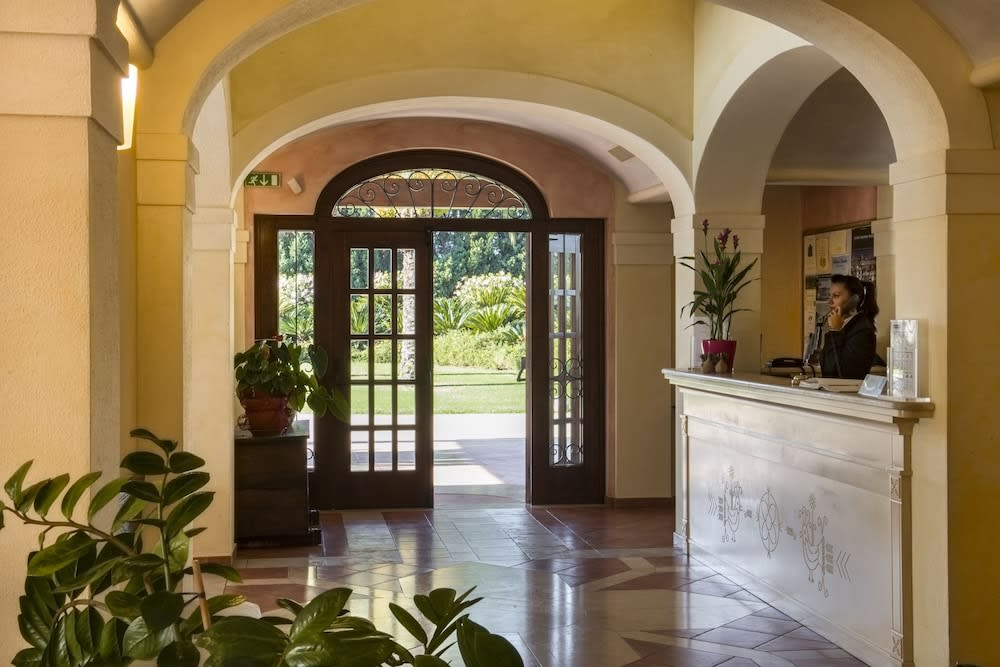 Lantana Resort Hotel&Apartments 2