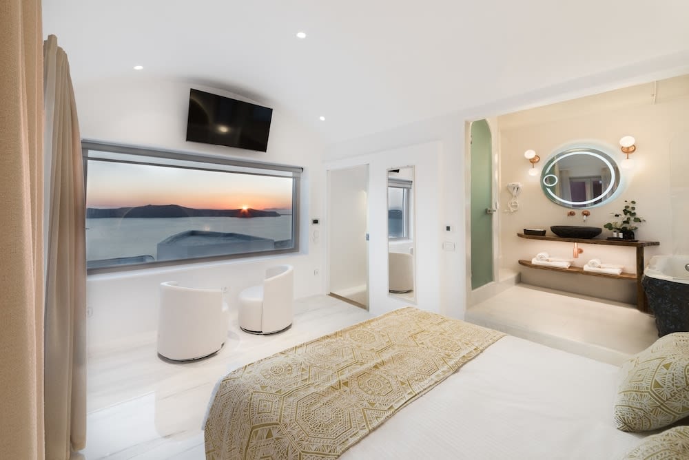 Emfasis Luxury Villa with heated Jacuzzi-Sunset view 1