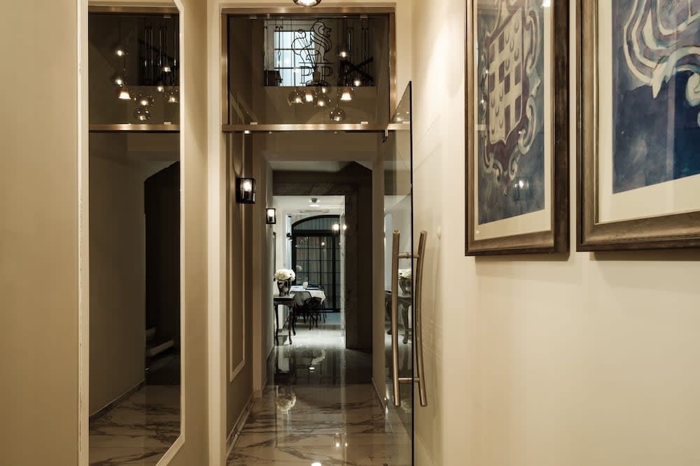 1926 Le Parisot Boutique Suites 2