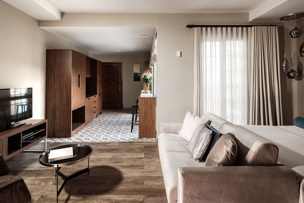 1926 Le Parisot Boutique Suites 4