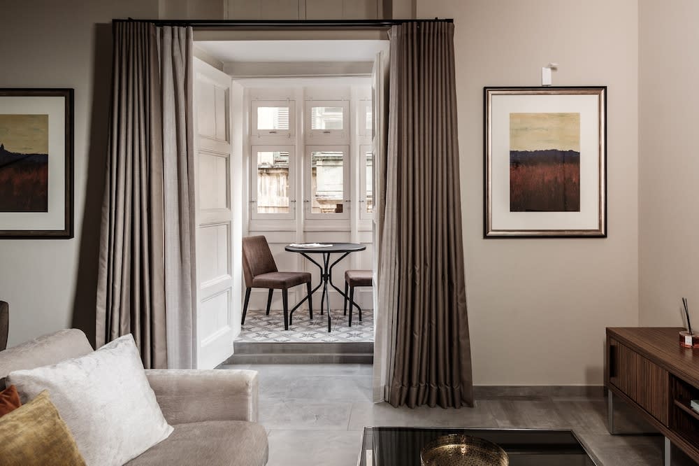 1926 Le Parisot Boutique Suites 5