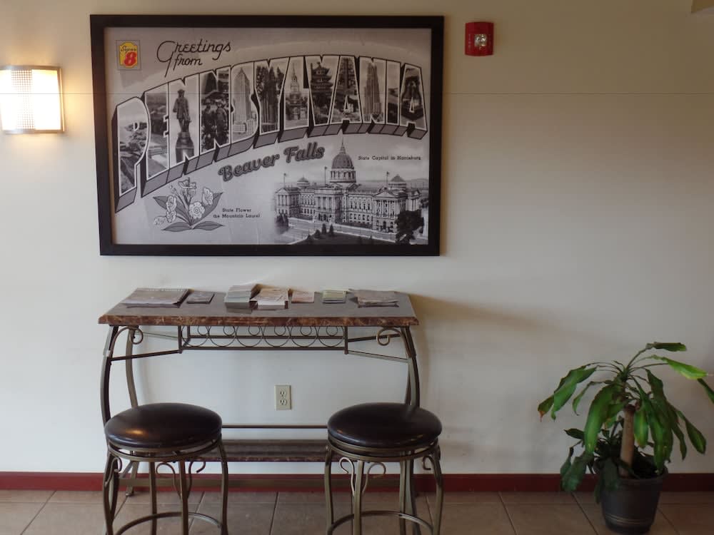 Super 8 by Wyndham Beaver Falls 2