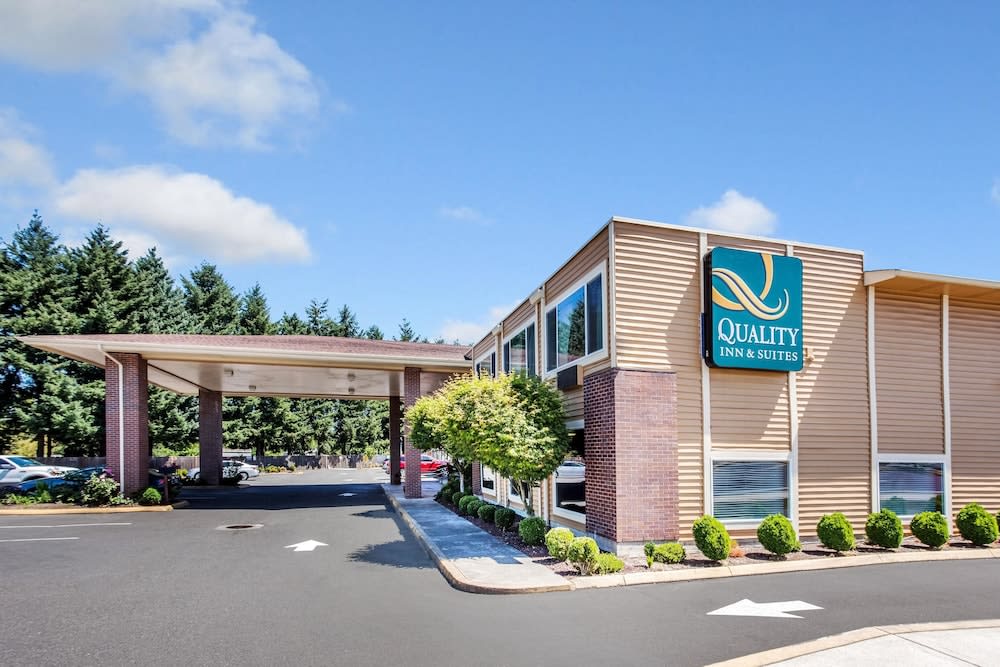 Quality Inn & Suites Vancouver North 1