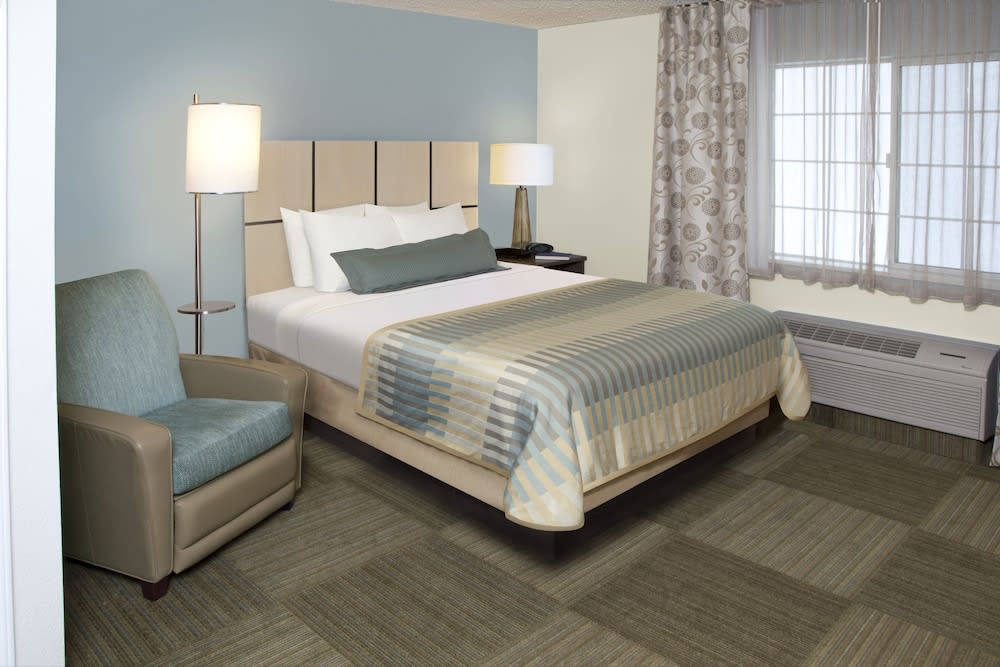Candlewood Suites Memphis East by IHG 4