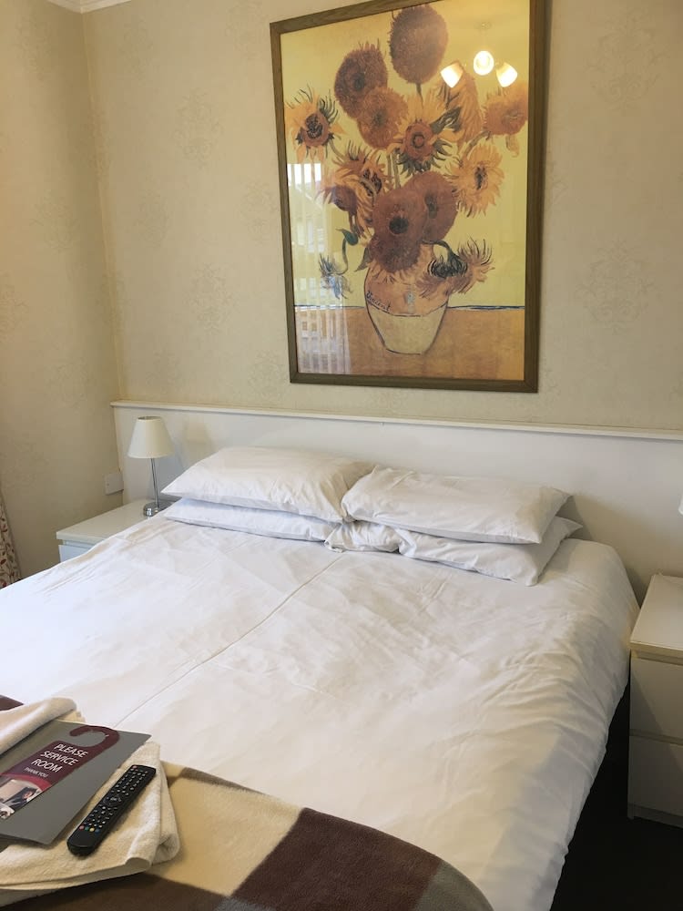 Glenheath Hotel 1