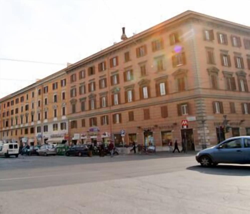 Vatican Rooms Irene 1