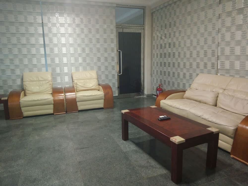 Ozom Hotel 2