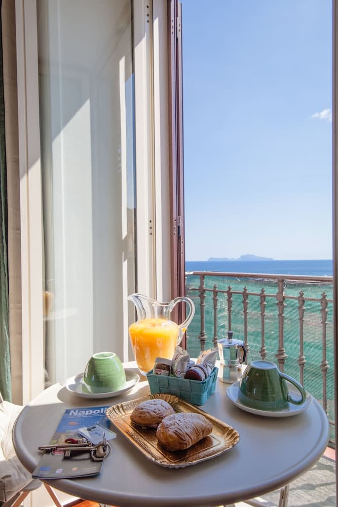 NapoliCentro Mare - Sea View Rooms & Suites 1