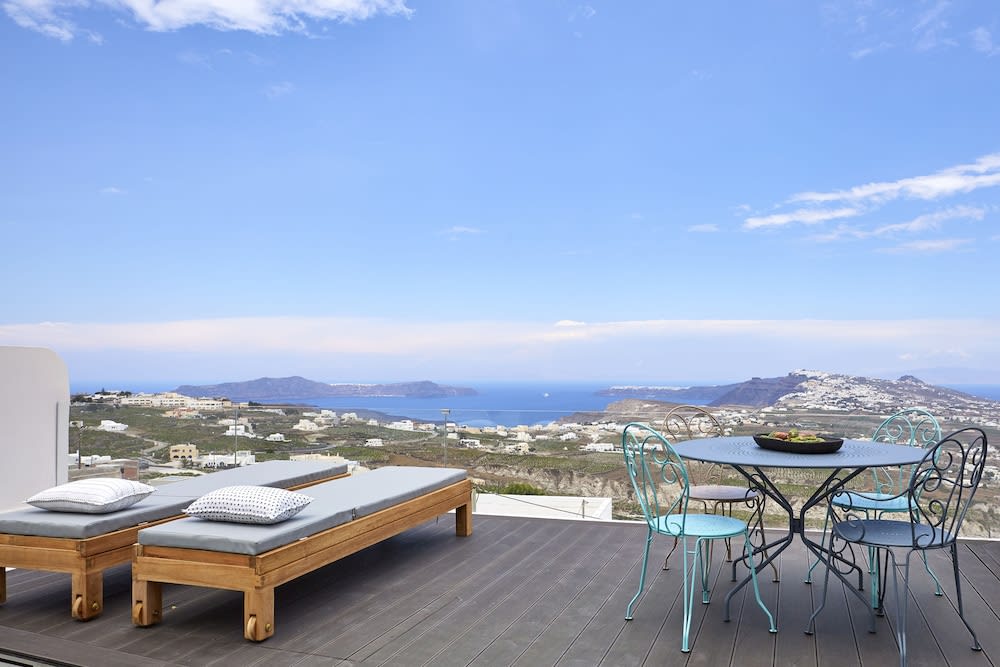 White & Co. La Torre Suites 1