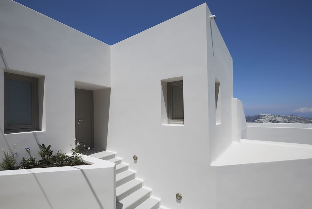 White & Co. La Torre Suites 2