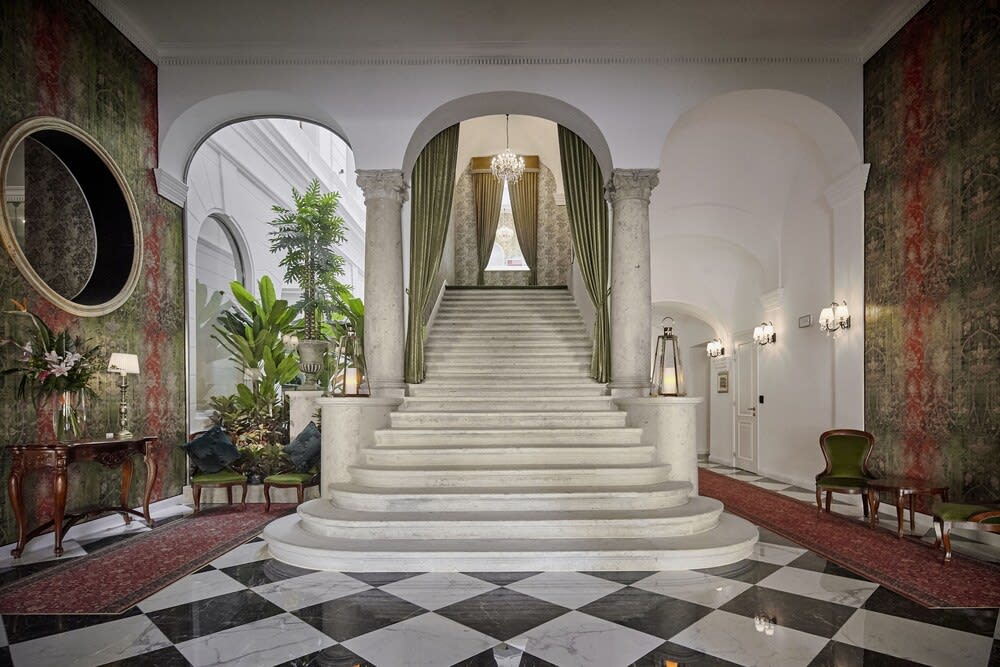 Mystery Hotel Budapest, Preferred Hotels & Resorts 2