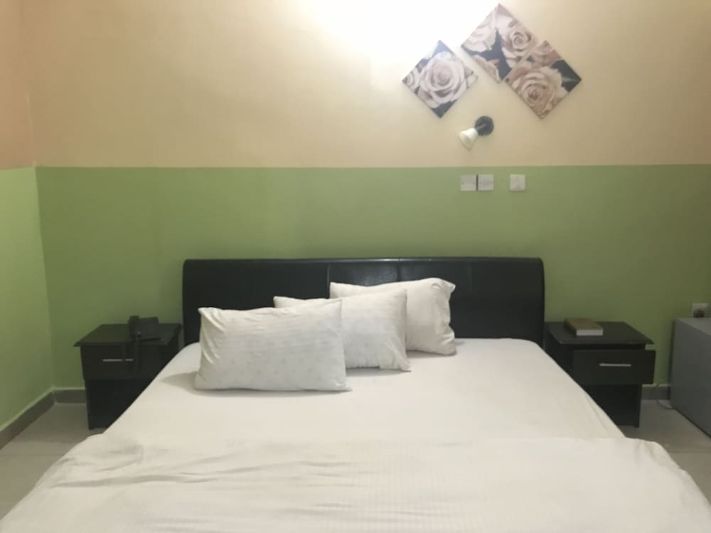 Tripoint Richmond Hotel 1