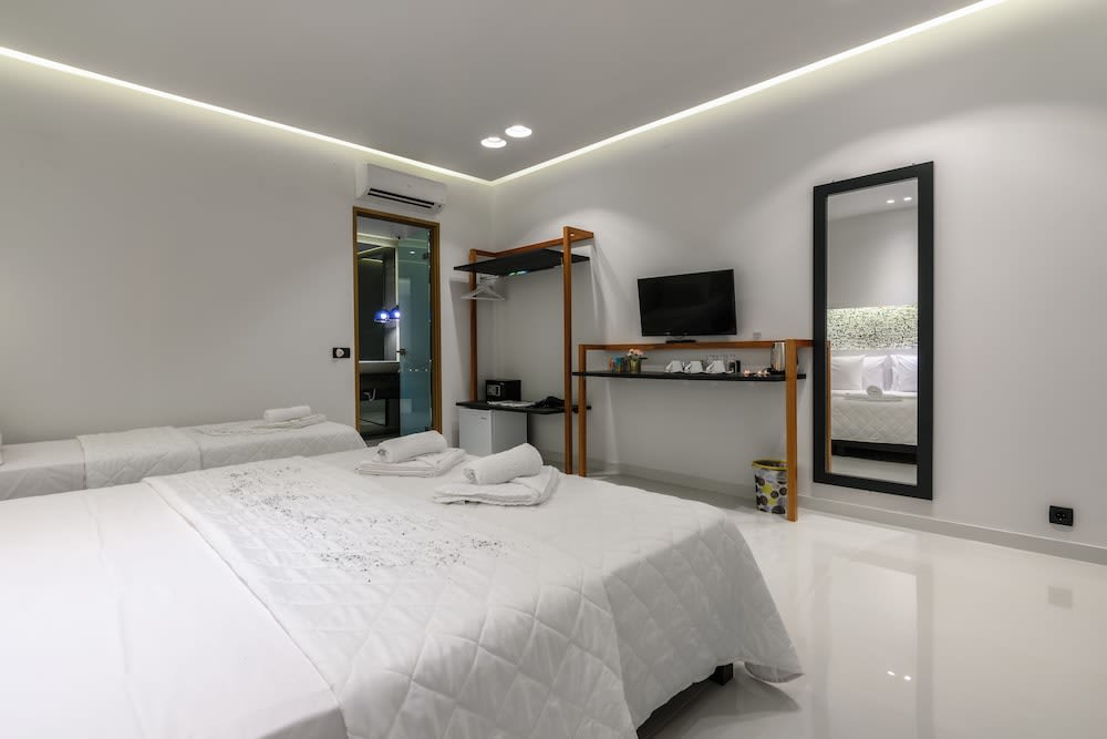 Sunny Garden Apartment 5