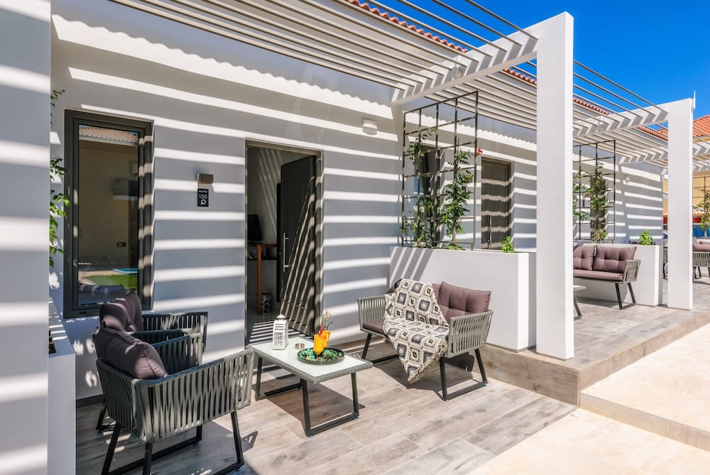 Sunny Garden Apartment 1