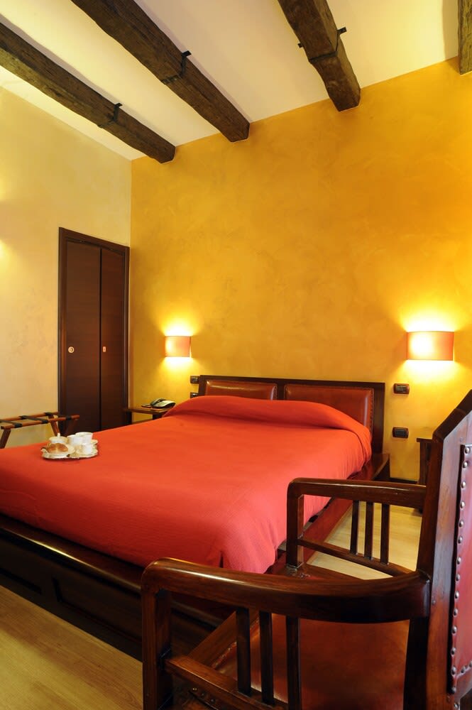 B&B Muro Torto Cairoli - Struttura sanificata giornalmente con prodotti specifici conformi al Decalogo del Ministero Salute - Personale sottoposto a test sierologico periodicamente 5