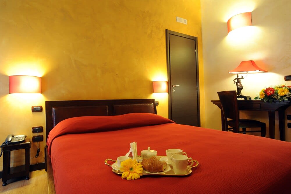 B&B Muro Torto Cairoli - Struttura sanificata giornalmente con prodotti specifici conformi al Decalogo del Ministero Salute - Personale sottoposto a test sierologico periodicamente 4