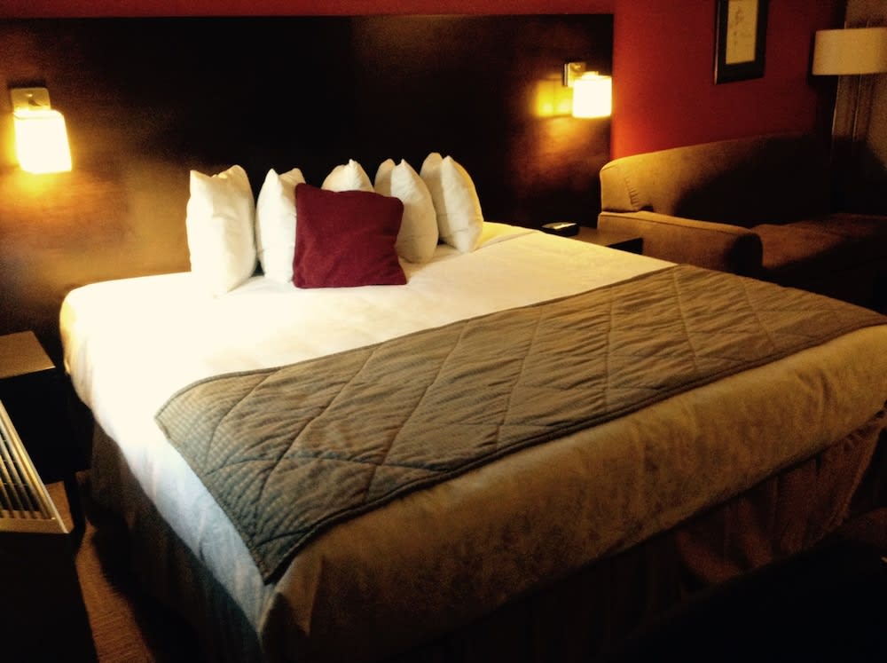 Super 8 by Wyndham West Kelowna BC 4