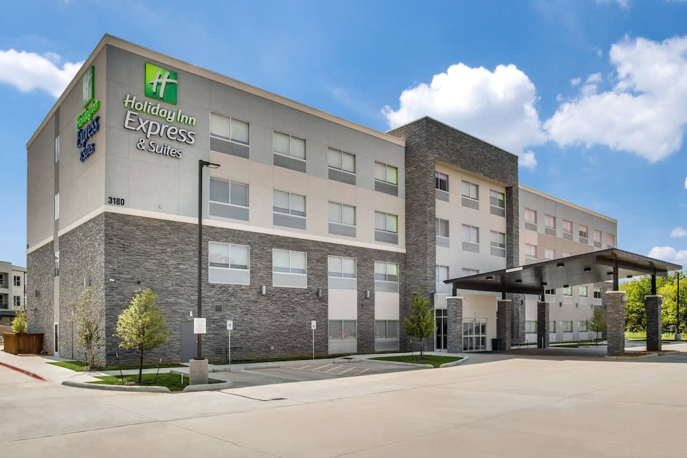 Holiday Inn Express & Suites DENTON SOUTH by IHG 1