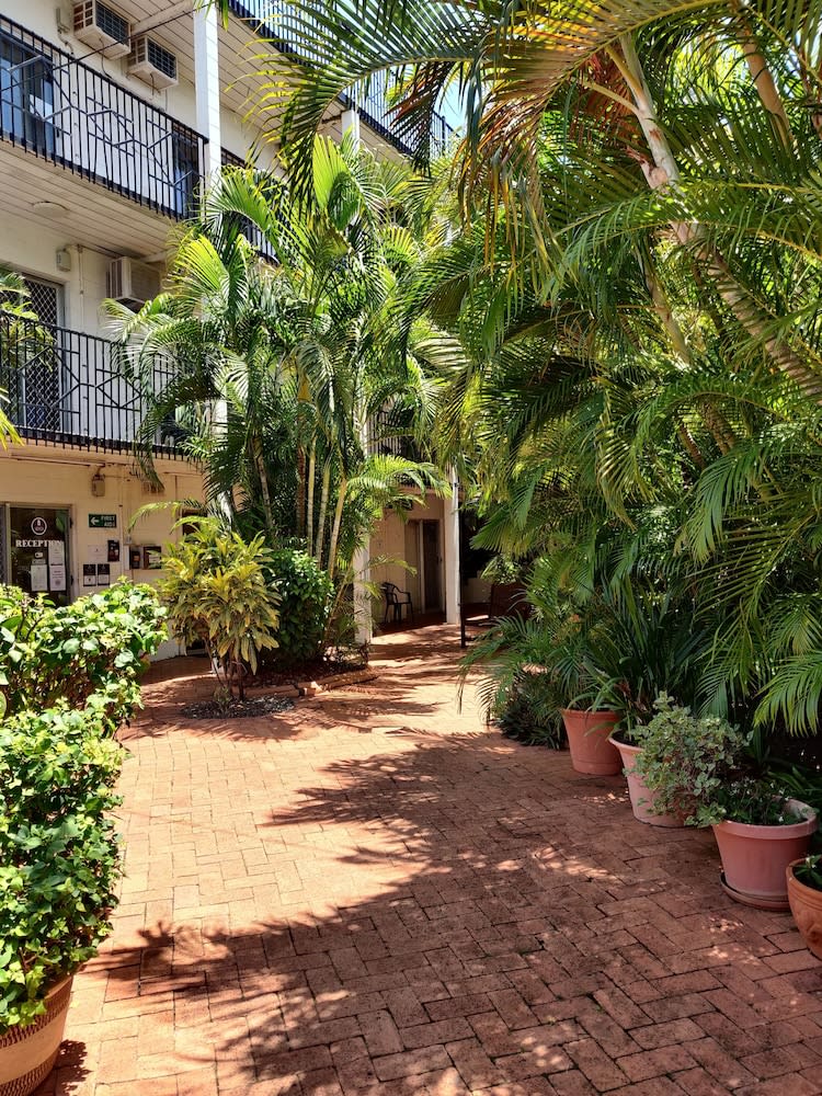 Coconut Grove Holiday Apartments 1