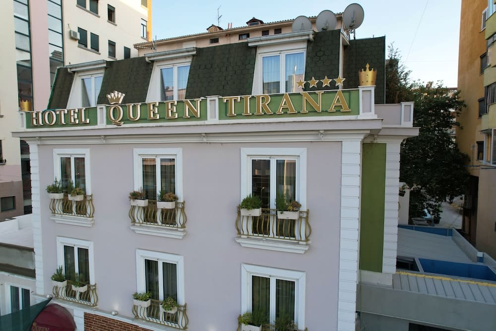 Hotel Queen 1