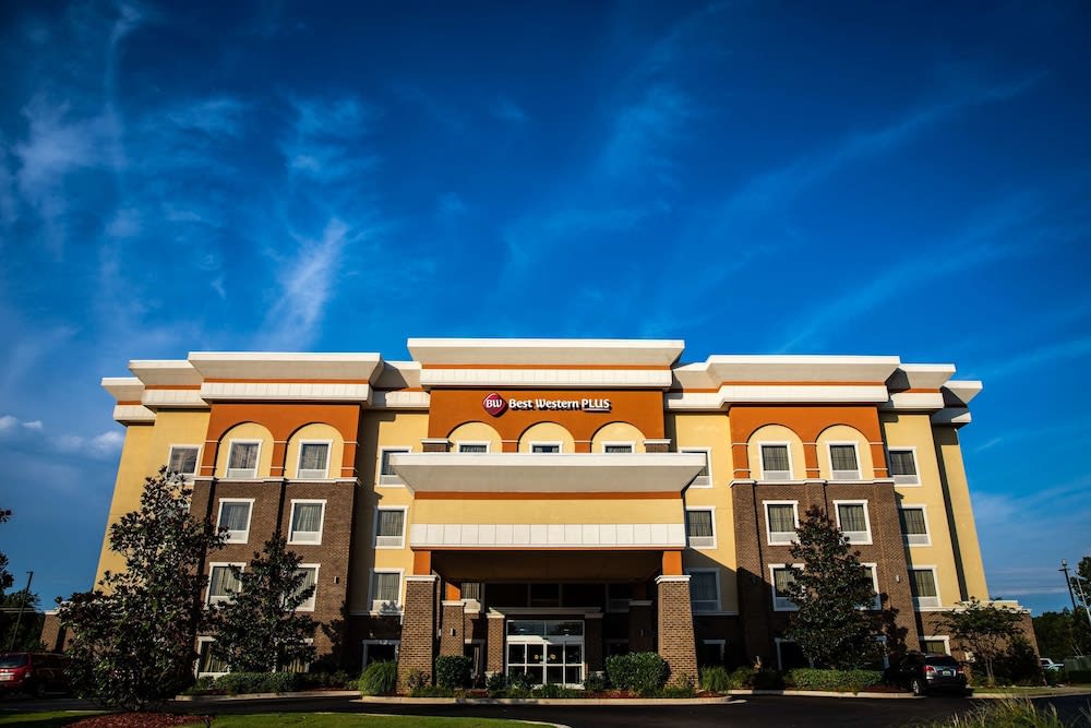 Best Western Plus Goodman Inn & Suites 1