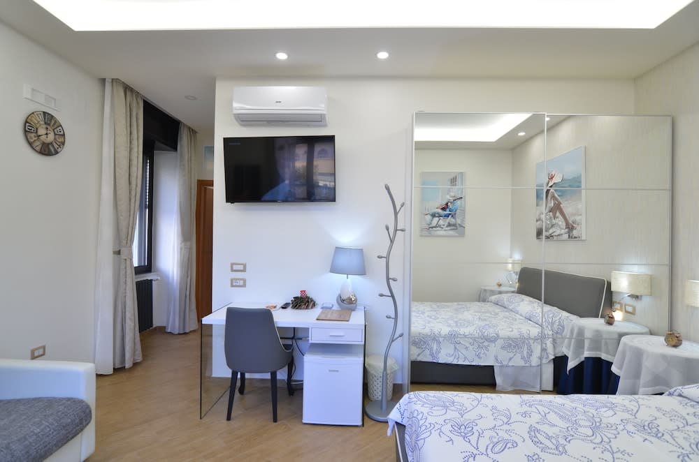 Caserta Deluxe 1
