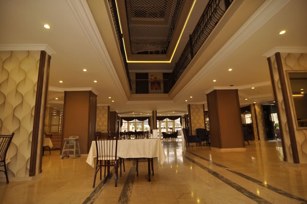 Club Dorado 2